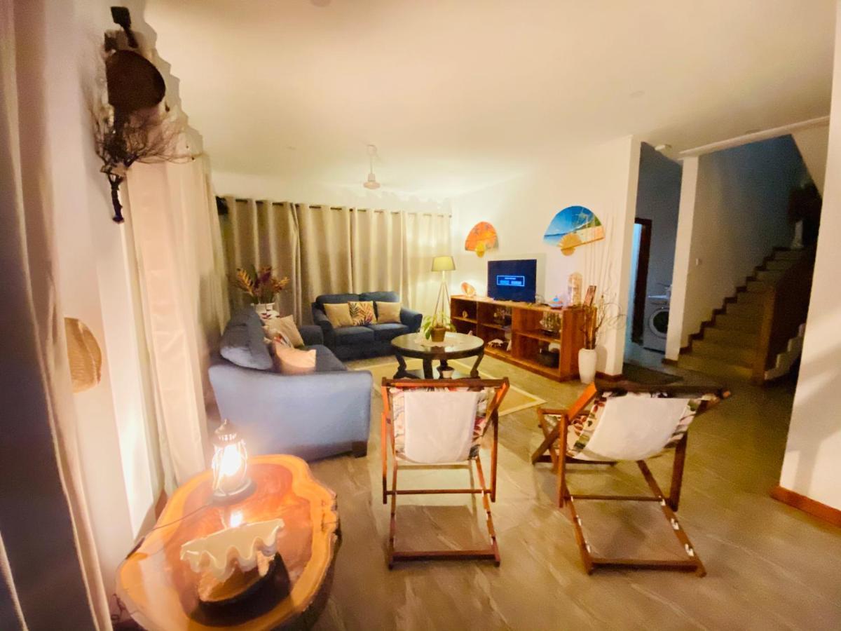 Dusk To Dawn Villa Виктория Екстериор снимка