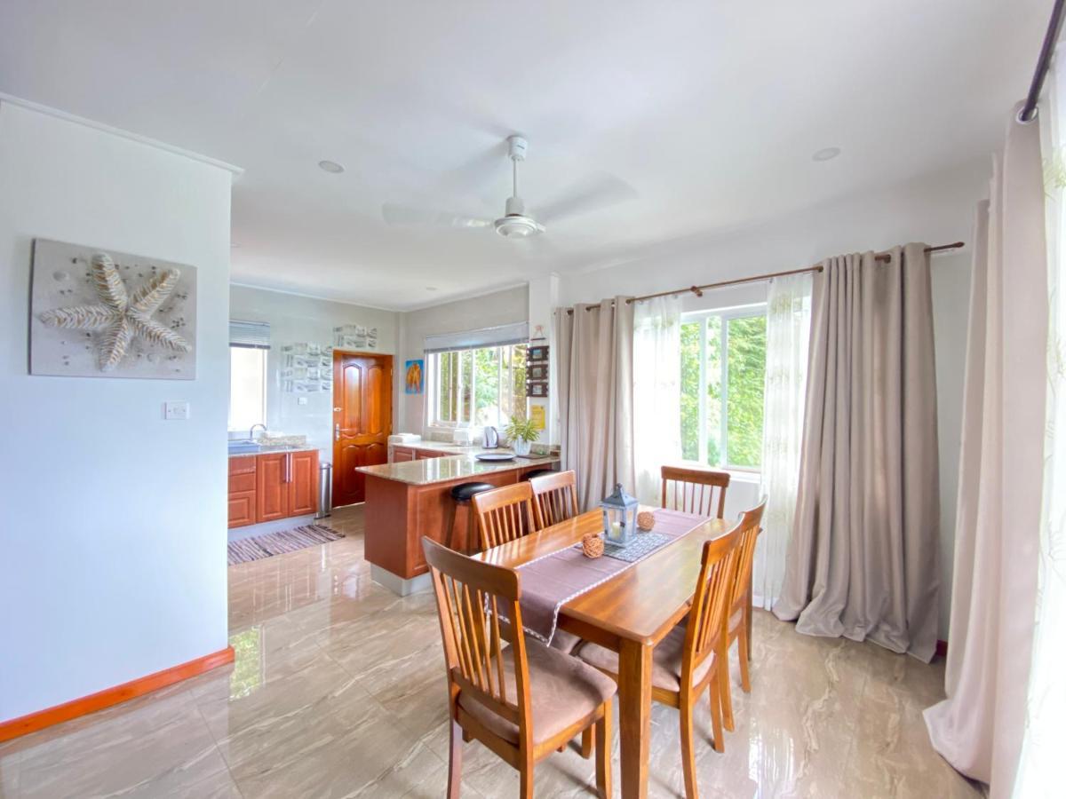 Dusk To Dawn Villa Виктория Екстериор снимка