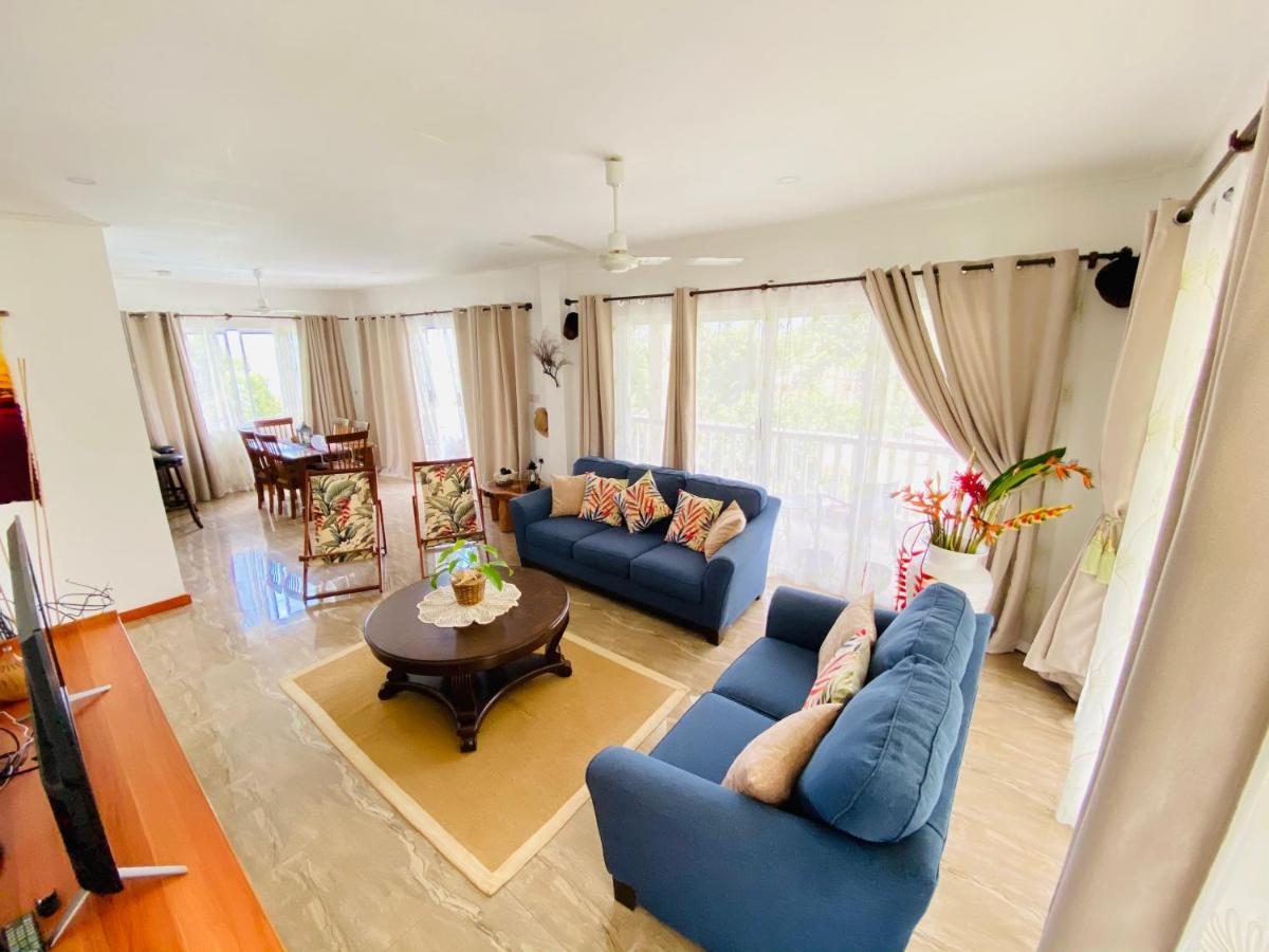 Dusk To Dawn Villa Виктория Екстериор снимка