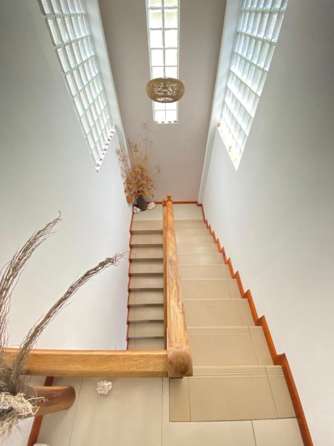 Dusk To Dawn Villa Виктория Екстериор снимка